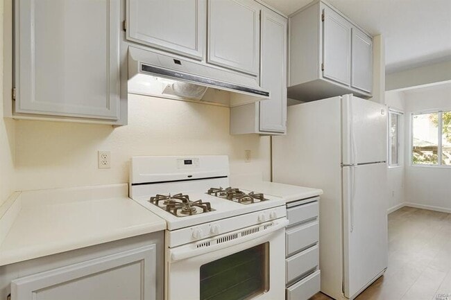 Building Photo - 7 Meridian Cir