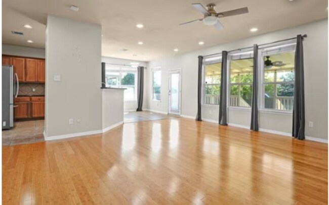 Building Photo - Stunning & Elegant Home in Forest Creek with Spacious Living & Prime Location