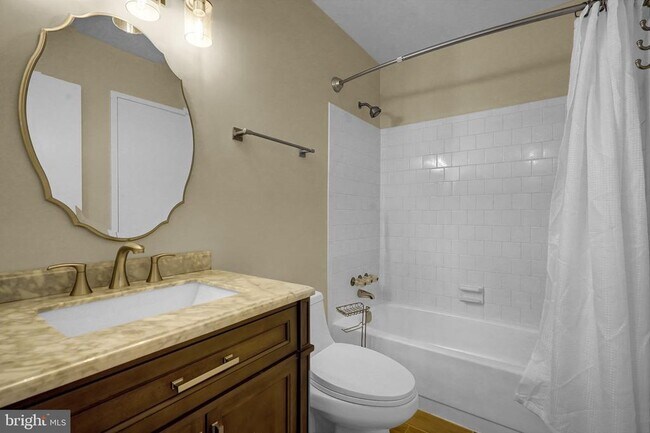 Building Photo - 2665 Glengyle Dr