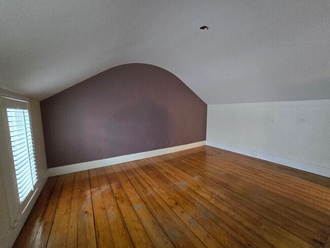 Building Photo - 303 Main St