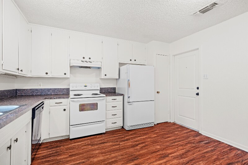 Building Photo - 236 E Cunningham Ave