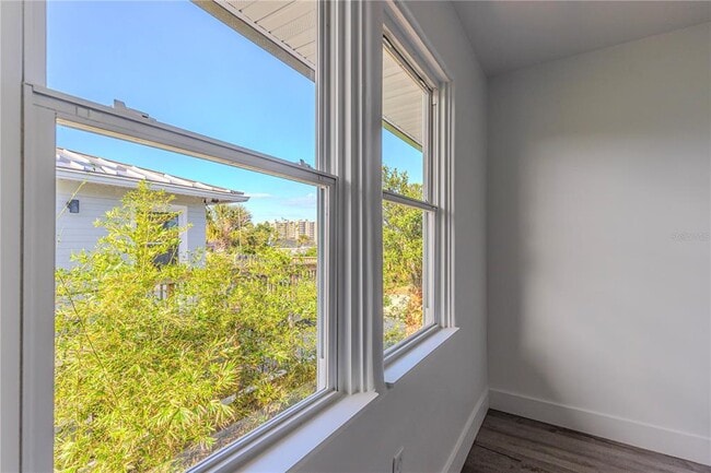 Building Photo - 2061 S Peninsula Dr