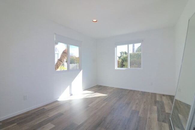 Building Photo - 3 bed/ 2 bath house in University city! Pool/ yard w 2 car garage! Remodeled kitchen and updated ...