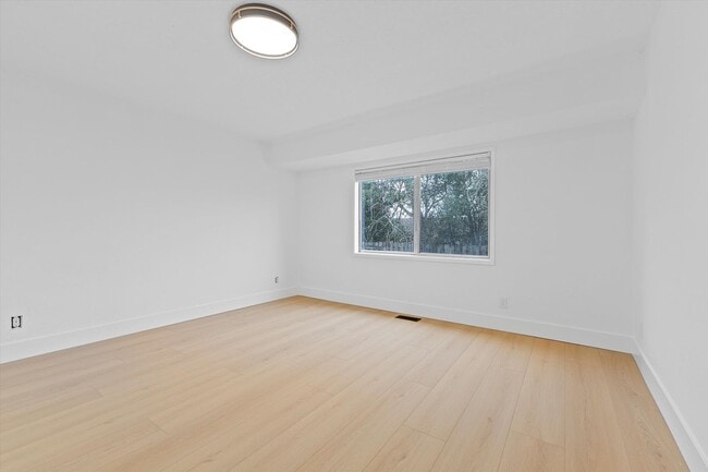 Building Photo - Charming 3-Bedroom Home on Quiet Cul-de-Sac