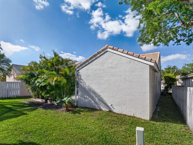 Building Photo - 875 Savannah Falls Dr