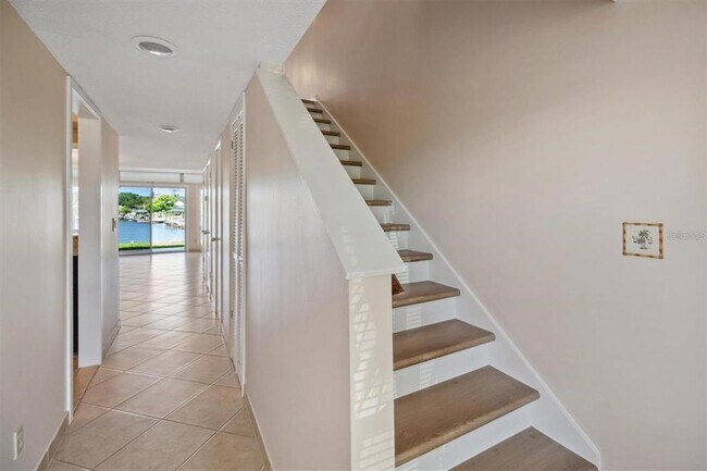 Building Photo - 44 Club House Dr