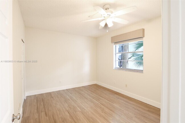 Building Photo - 3245 NE 184th St