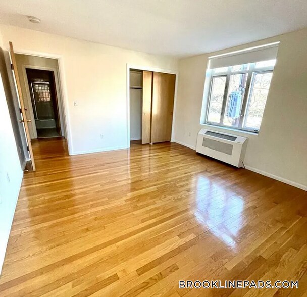 Building Photo - 35 Vernon St