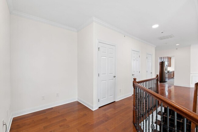 Building Photo - Spacious 3-Bedroom Condo in Prime Raleigh Location!