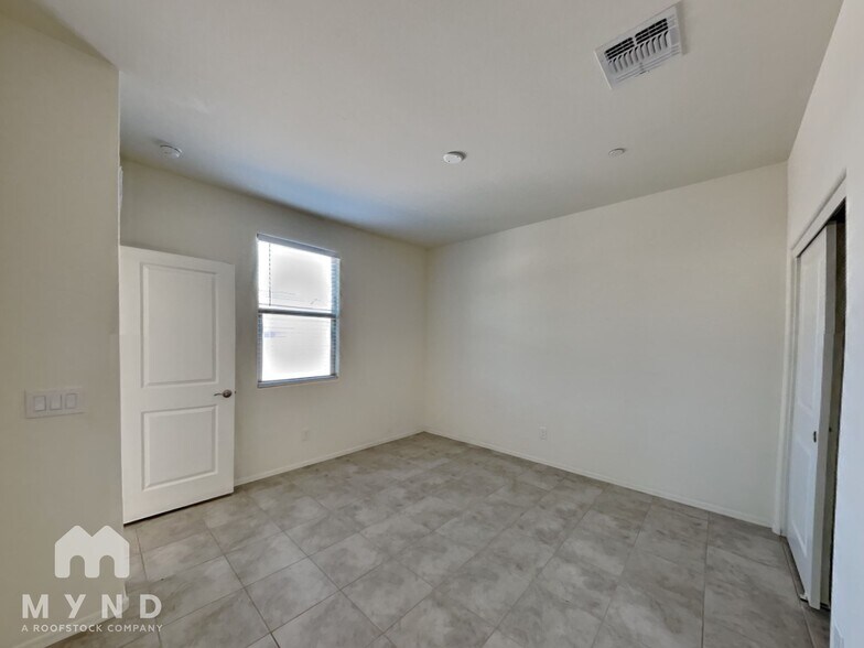 Building Photo - 13057 N Loralei Dr
