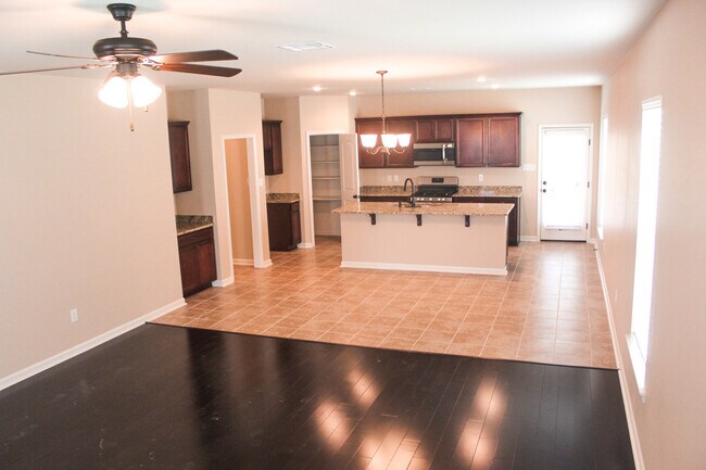 Building Photo - 4BR IN ZACHARY