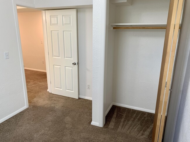 Building Photo - 3895 Kitt Dr