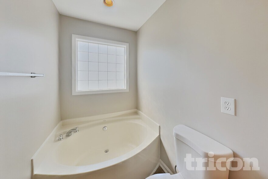 Building Photo - 5224 Anchorage Way
