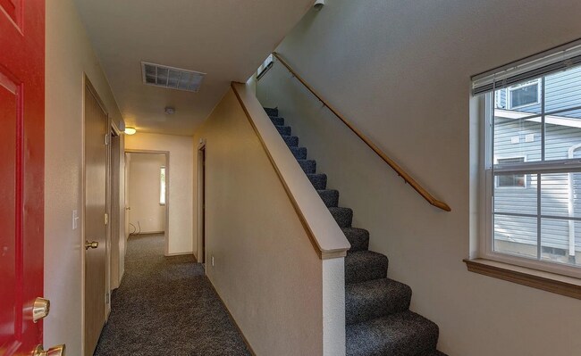 Building Photo - 2130-2132 Harris Ave