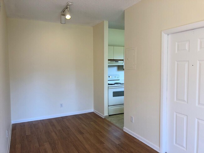 Building Photo - 880 Cypress Park Way