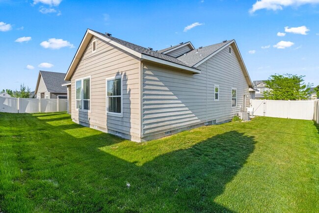 Building Photo - 3173 S Mystic Seaport Ave