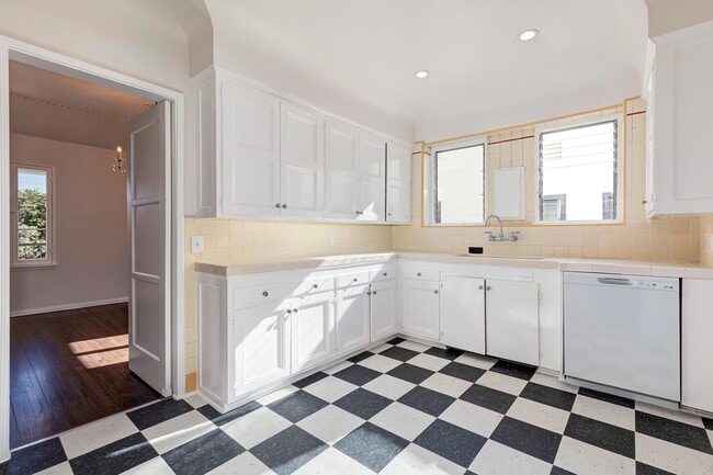 Building Photo - Clarkhill Residences LLC - 145