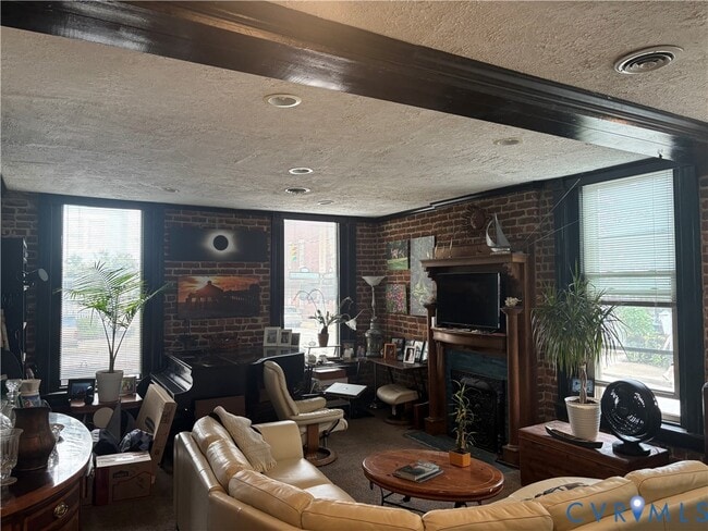 Building Photo - 2601 Hanover Ave