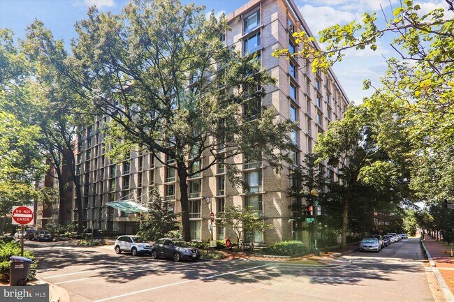 Building Photo - 950 25th St NW