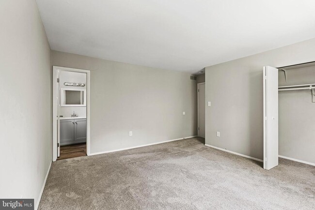 Building Photo - 468 Cornell Ct