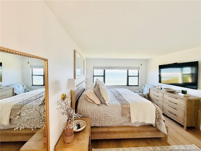 Building Photo - 7370 S Ocean Dr