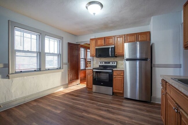 Building Photo - 109 Carver St