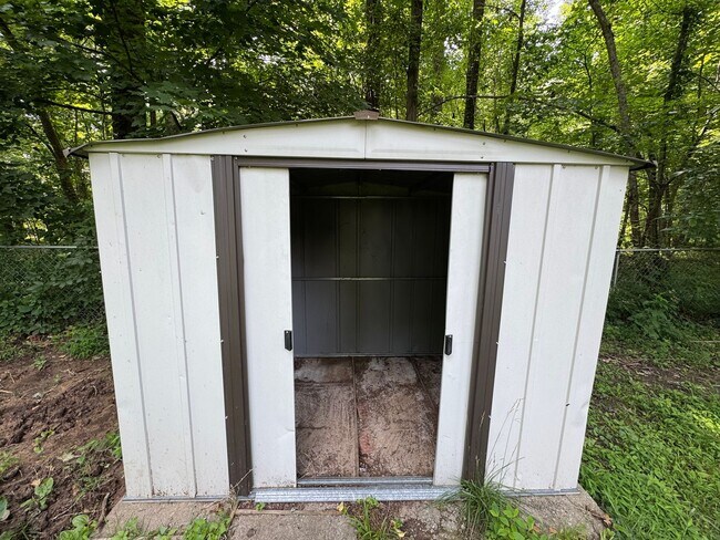 Building Photo - Cozy Single Family Home