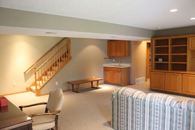 Building Photo - AVAILABLE JULY 2026!!! Incredible 3 bedroom, 2-1/2 bath duplex style condominium on Iowa City Eas...