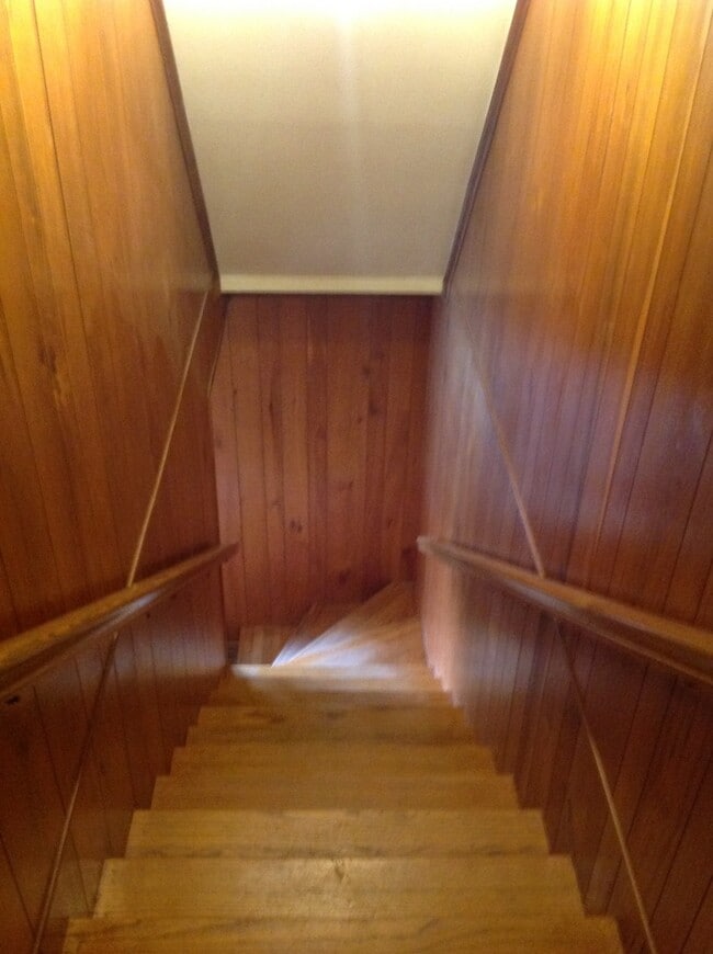 Building Photo - Single Family 4 BR 3.5 BA 0.7 Acres Water Front