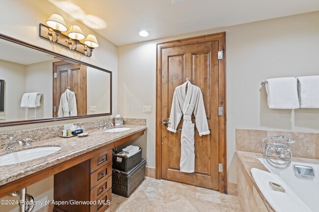 Building Photo - 415 E Dean St