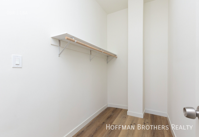 Building Photo - 518 S St Andrews Pl