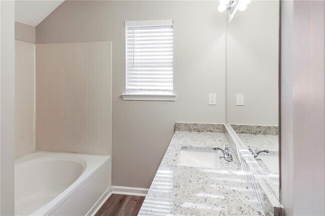 Building Photo - 4966 River Overlook Way