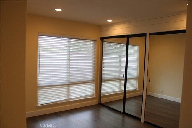 Building Photo - 761 W Country Hills Dr