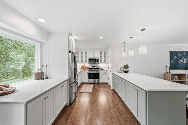 Building Photo - 2309 W 104th St