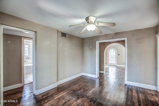 Building Photo - 384 E Windsor Ave