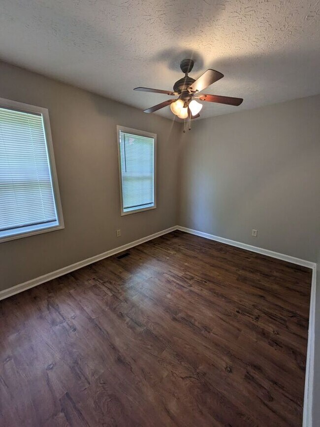 Building Photo - 2BD/1BA Unit in HIckory