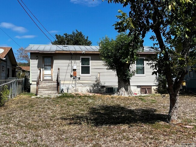 Building Photo - 726 John Adams Dr
