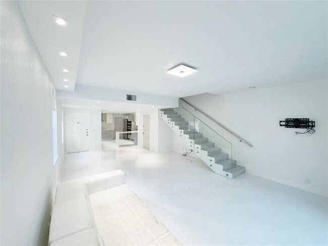 Building Photo - 1549 Barcelona Way