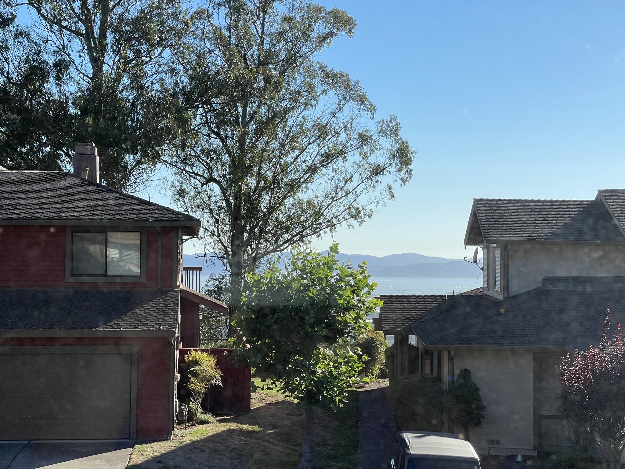 Building Photo - 2118 Pinehurst Ct