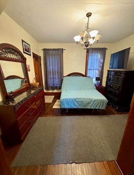 Building Photo - 701 Edgewater Ave