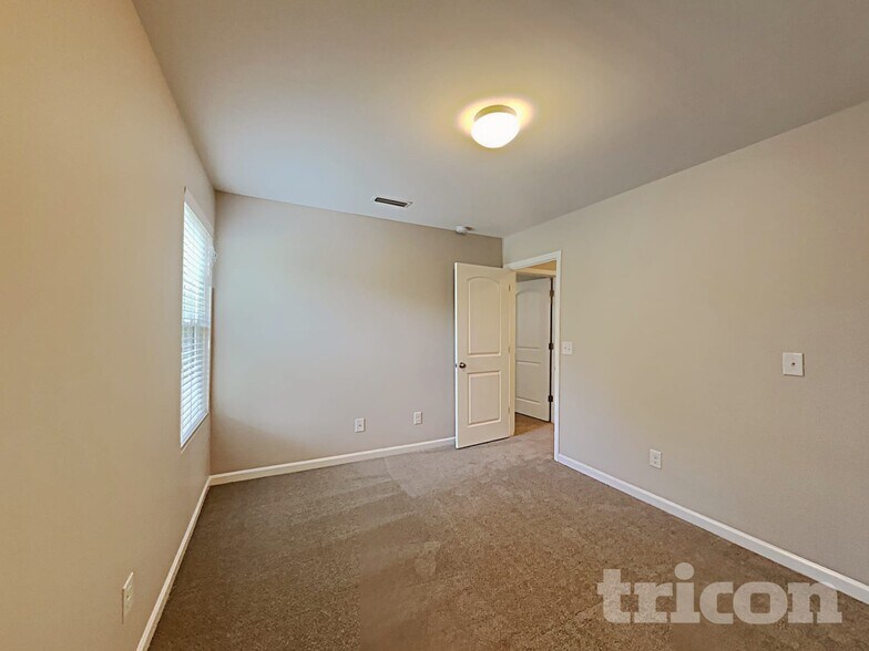 Building Photo - 1039 Manston Pl SW