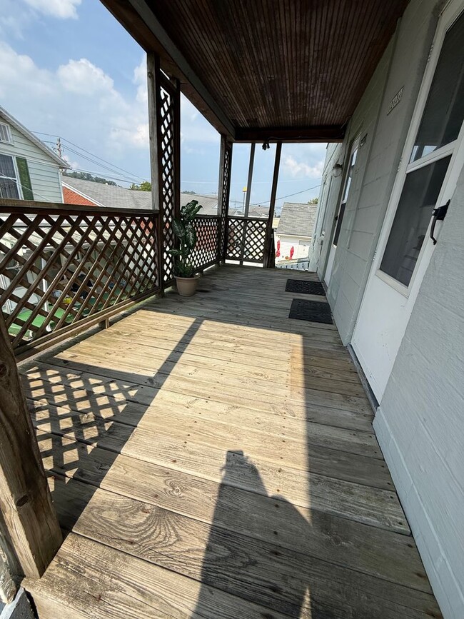 Building Photo - 1213 Grosscup Ave