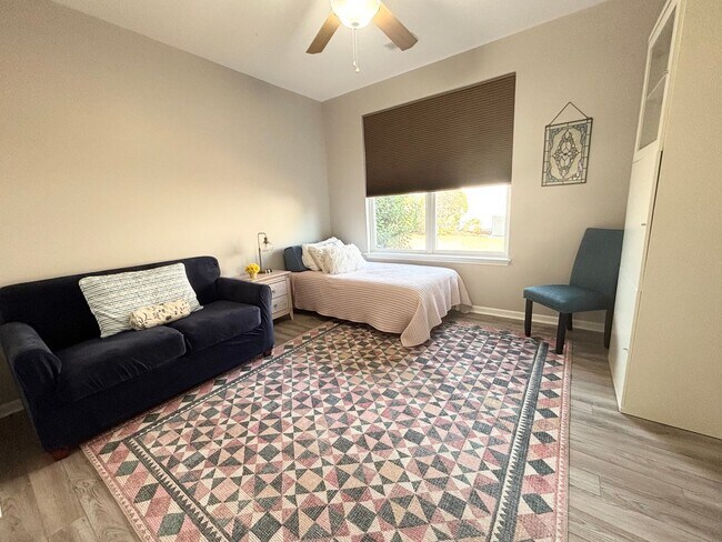 Building Photo - BEAUTIFUL HOME AVAILABLE APRIL 1ST