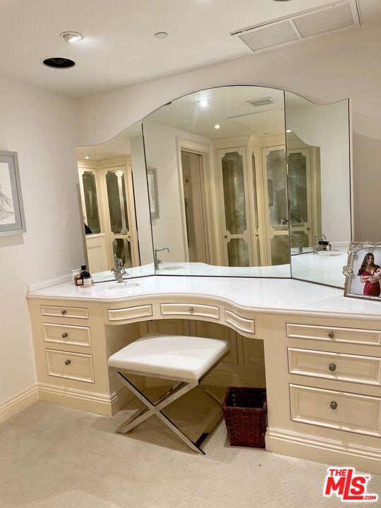 Building Photo - 10660 Wilshire Blvd