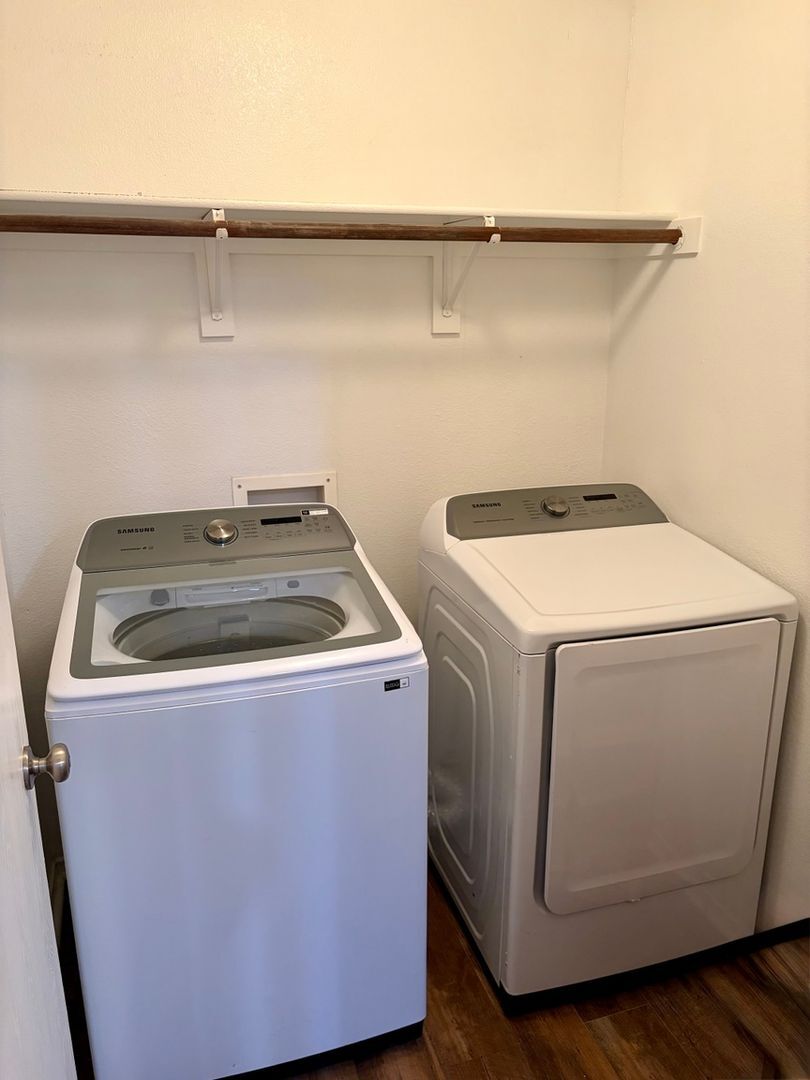 Building Photo - 809 Canyon Cove Dr