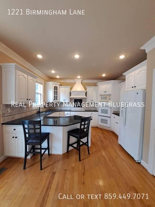 Building Photo - 1221 Birmingham Ln