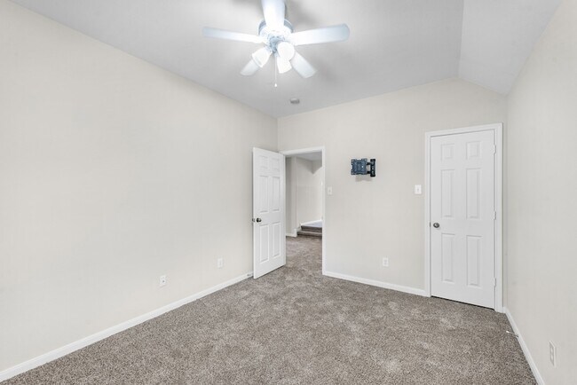 Building Photo - 2519 Fair Oak St