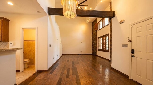 Building Photo - 2445 Monarch Dr