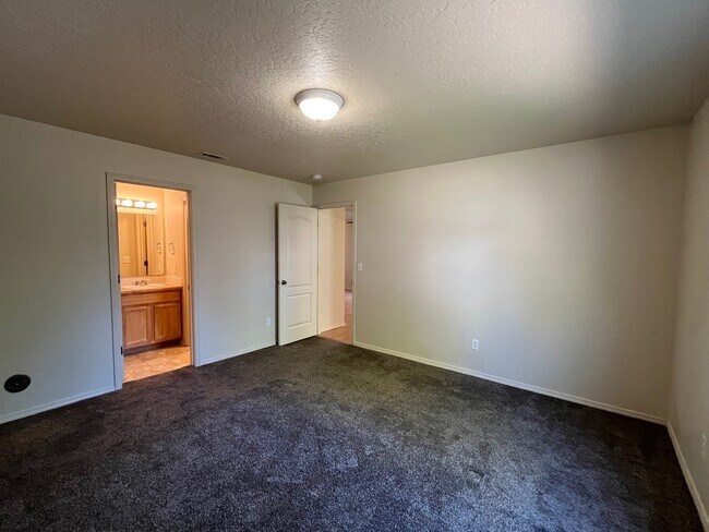 Building Photo - 9690 W Portola Dr