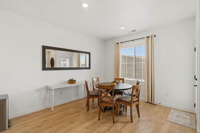 Building Photo - 1702 Ripple Rock Dr